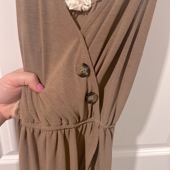 Tan spaghetti strap dress with front opening - Picture 2 of 4